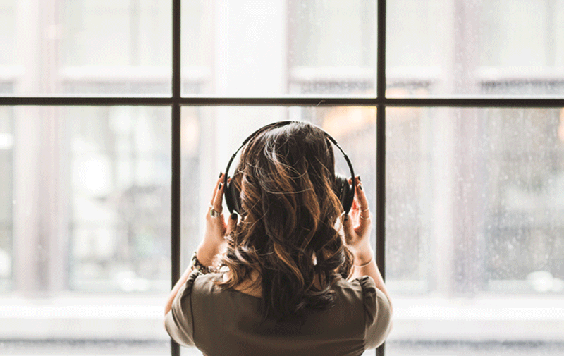 The Best 31 B2B Sales Podcasts to Rock Your Goals in 2023